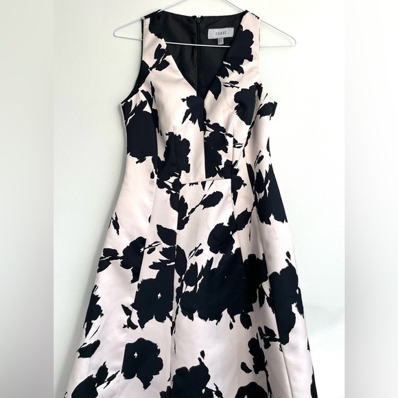 Coast Women's Elegant Dress - Picture 2 of 6